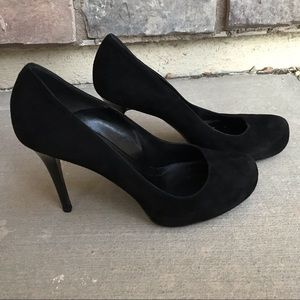 ALEXANDER MCQUEEN Black Suede Round Toe Heels 37